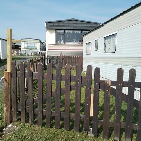 Mobil 1 Chambre Sdb Cuisine Avec Coin Repas Terrasse Et Jardin Fournis Sans Duvet Draps Et Serviettes Une Redevance Camping Sera Demandee A L'arrivee A L'accueil Campsite Mers-les-Bains