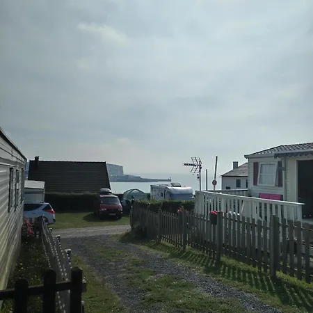 Mobil 1 Chambre Sdb Cuisine Avec Coin Repas Terrasse Et Jardin Fournis Sans Duvet Draps Et Serviettes Une Redevance Camping Sera Demandee A L'arrivee A L'accueil Campsite