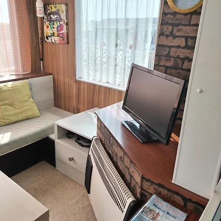 Campsite Mobil 1 Chambre Sdb Cuisine Avec Coin Repas Terrasse Et Jardin Fournis Sans Duvet Draps Et Serviettes Une Redevance Camping Sera Demandee A L'arrivee A L'accueil Mers-les-Bains