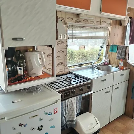 Mobil 1 Chambre Sdb Cuisine Avec Coin Repas Terrasse Et Jardin Fournis Sans Duvet Draps Et Serviettes Une Redevance Camping Sera Demandee A L'arrivee A L'accueil Campsite *