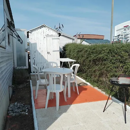 Mobil 1 Chambre Sdb Cuisine Avec Coin Repas Terrasse Et Jardin Fournis Sans Duvet Draps Et Serviettes Une Redevance Camping Sera Demandee A L'arrivee A L'accueil *